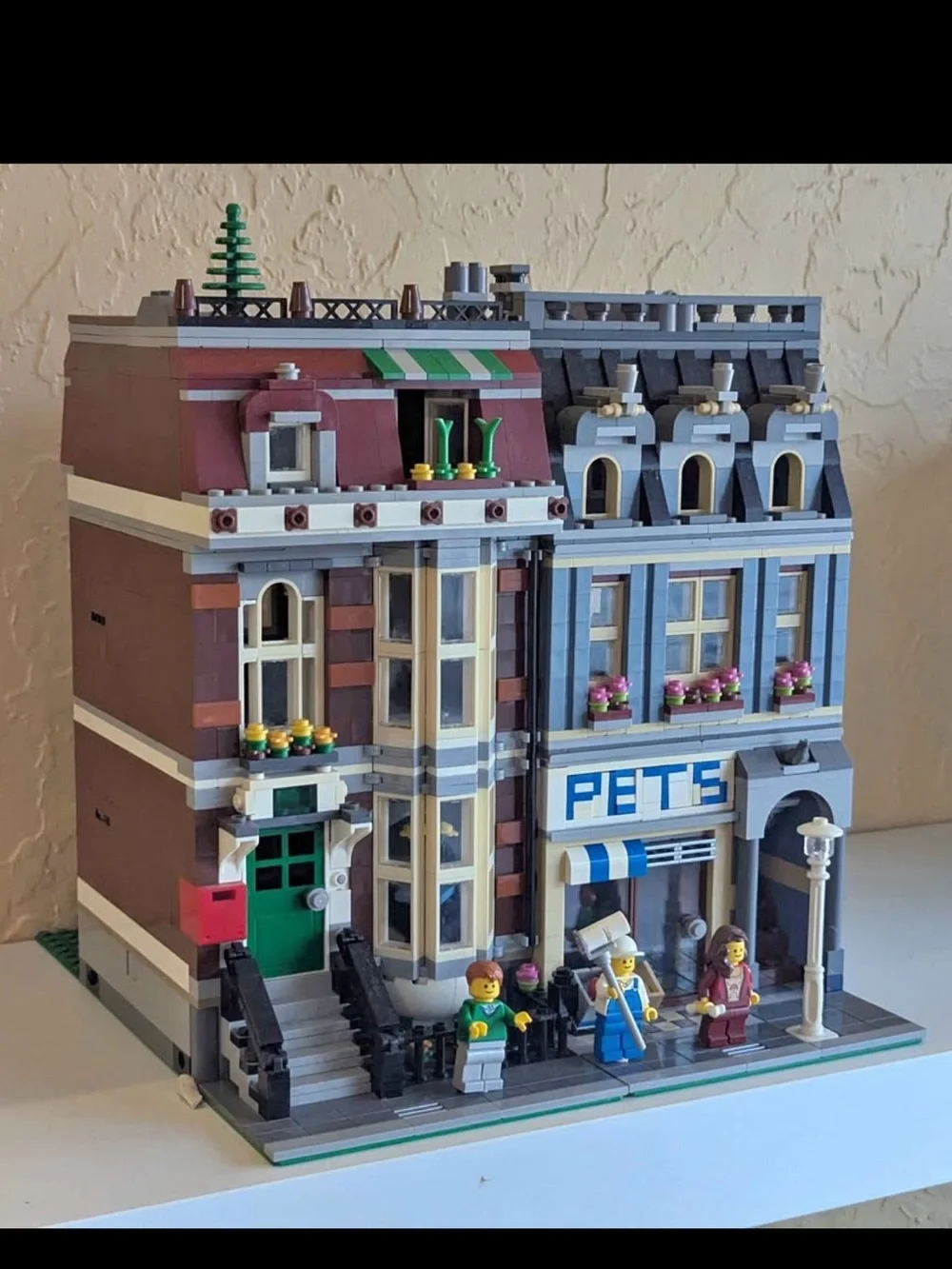 Retired LEGO Creator Expert: Pet Shop (10218) modular building